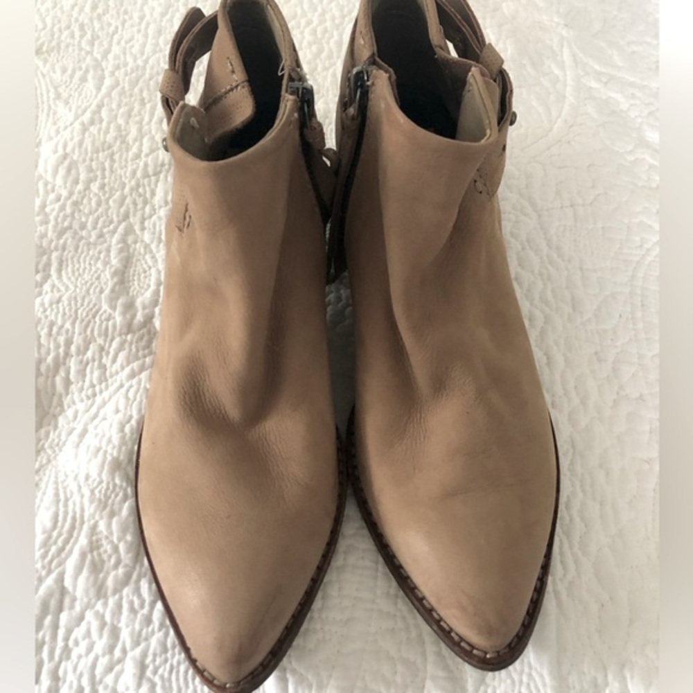 Dolce Vita tan leather western Ankle Booties size 6.5 - Picture 2 of 9